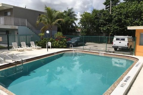 Condo in Lake Park, Florida, 2 bedrooms  № 2285760 - photo 13