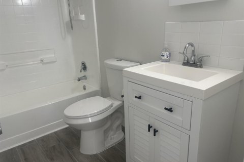 Condo in Lake Park, Florida, 2 bedrooms  № 2285760 - photo 7