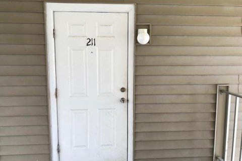 Condo in Lake Park, Florida, 2 bedrooms  № 2285760 - photo 12