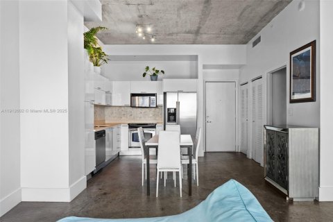 Купить кондоминиум в Майами, Флорида 1 спальня, 61.5м2, № 1970127 - фото 3