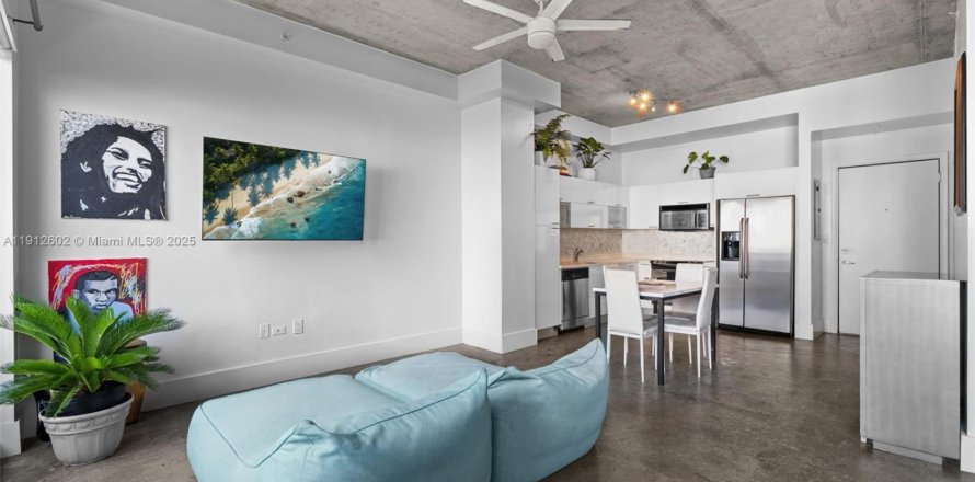 Кондоминиум с 1 спальней в Майами, Флорида № 1970127