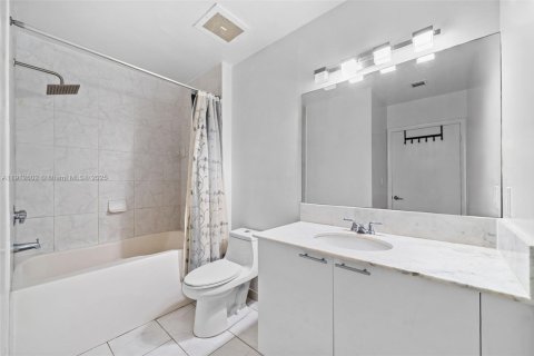 Купить кондоминиум в Майами, Флорида 1 спальня, 61.5м2, № 1970127 - фото 11