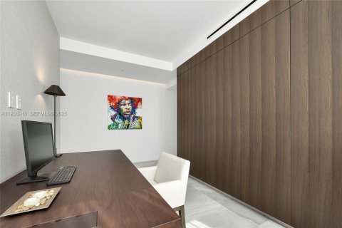 Купить кондоминиум в Халландейл-Бич, Флорида 3 спальни, 236.81м2, № 2152587 - фото 23