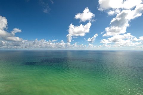 Купить кондоминиум в Халландейл-Бич, Флорида 3 спальни, 236.81м2, № 2152587 - фото 15