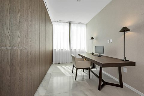 Купить кондоминиум в Халландейл-Бич, Флорида 3 спальни, 236.81м2, № 2152587 - фото 21