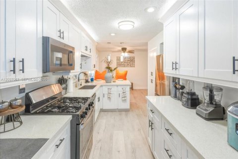 Casa en venta en Sunrise, Florida, 3 dormitorios, 173.17 m2 № 2178434 - foto 7