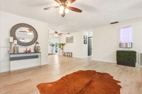 Casa en venta en Sunrise, Florida, 3 dormitorios, 173.17 m2 № 2178434 - foto 5