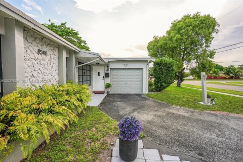 Casa en venta en Sunrise, Florida, 3 dormitorios, 173.17 m2 № 2178434 - foto 2