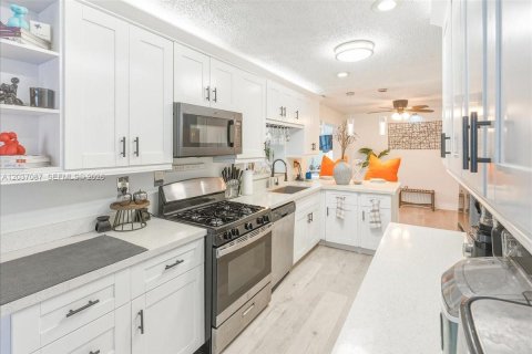 Casa en venta en Sunrise, Florida, 3 dormitorios, 173.17 m2 № 2178434 - foto 8