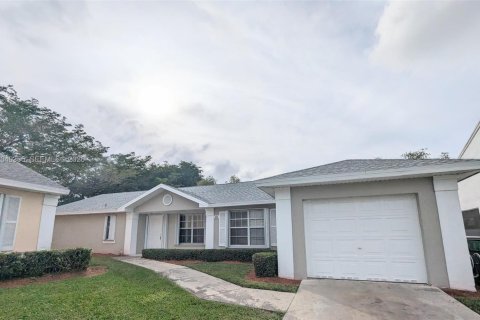 House in Homestead, Florida 3 bedrooms, 138.24 sq.m. № 2086632