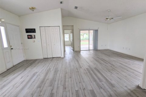 House in Homestead, Florida 3 bedrooms, 138.24 sq.m. № 2086632 - photo 2