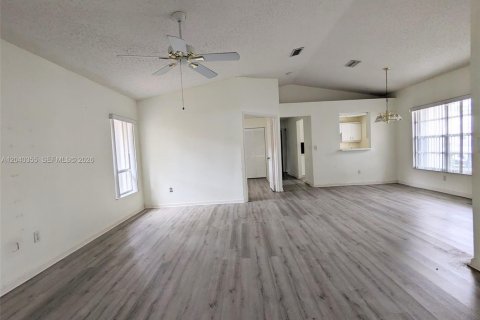 House in Homestead, Florida 3 bedrooms, 138.24 sq.m. № 2086632 - photo 5