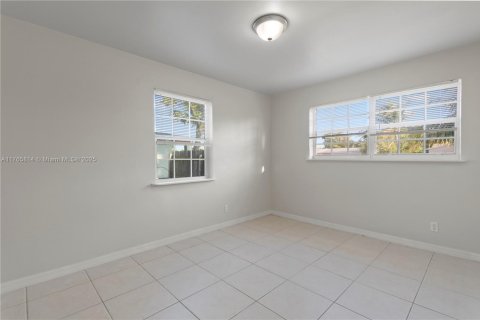 House in Lake Park, Florida 4 bedrooms, 130.81 sq.m. № 1738592 - photo 7