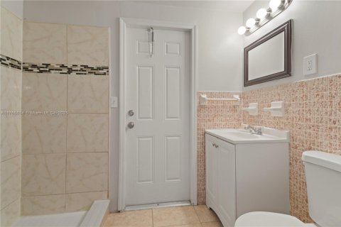 House in Lake Park, Florida 4 bedrooms, 130.81 sq.m. № 1738592 - photo 6