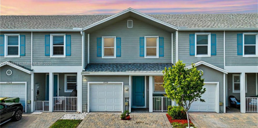 Adosado en Homestead, Florida 3 dormitorios, 138.24 m2 № 1979452