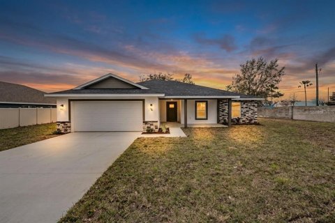 Villa ou maison à Dade City, Floride 4 chambres, 208.84 m2 № 2329063