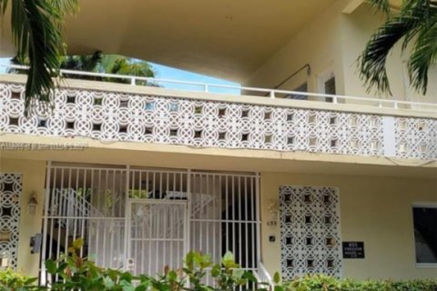 Купить кондоминиум в Майами-Бич, Флорида № 1957529 - фото 1