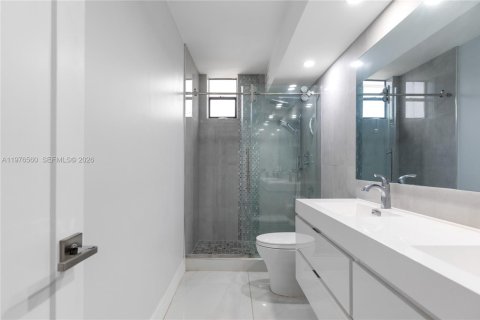 Condominio en venta en Hallandale Beach, Florida, 2 dormitorios, 146.79 m2 № 2040527 - foto 24