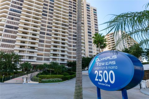 Condominio en venta en Hallandale Beach, Florida, 2 dormitorios, 146.79 m2 № 2040527 - foto 1