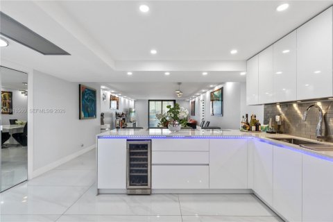 Condominio en venta en Hallandale Beach, Florida, 2 dormitorios, 146.79 m2 № 2040527 - foto 18