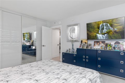 Condominio en venta en Hallandale Beach, Florida, 2 dormitorios, 146.79 m2 № 2040527 - foto 28