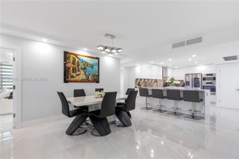Condominio en venta en Hallandale Beach, Florida, 2 dormitorios, 146.79 m2 № 2040527 - foto 15