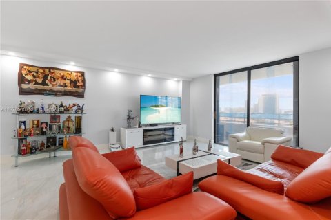 Condominio en venta en Hallandale Beach, Florida, 2 dormitorios, 146.79 m2 № 2040527 - foto 7