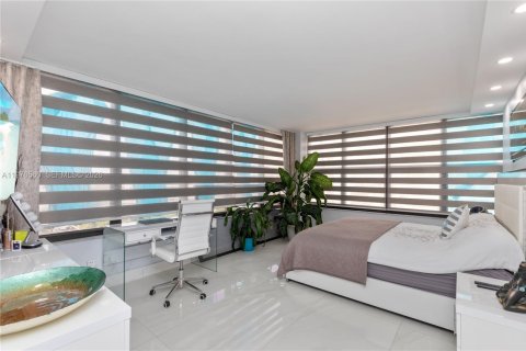 Condominio en venta en Hallandale Beach, Florida, 2 dormitorios, 146.79 m2 № 2040527 - foto 26