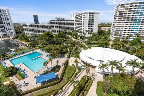Condominio en venta en Hallandale Beach, Florida, 2 dormitorios, 146.79 m2 № 2040527 - foto 6