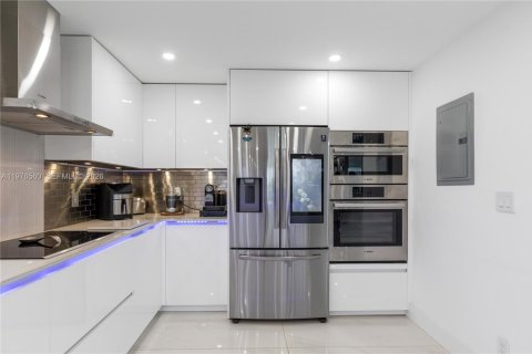 Condominio en venta en Hallandale Beach, Florida, 2 dormitorios, 146.79 m2 № 2040527 - foto 21