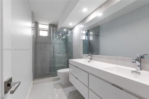 Condominio en venta en Hallandale Beach, Florida, 2 dormitorios, 146.79 m2 № 2040527 - foto 3