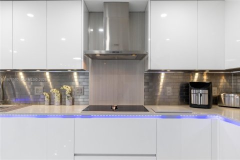 Condominio en venta en Hallandale Beach, Florida, 2 dormitorios, 146.79 m2 № 2040527 - foto 22