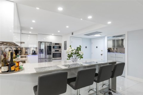 Condominio en venta en Hallandale Beach, Florida, 2 dormitorios, 146.79 m2 № 2040527 - foto 17