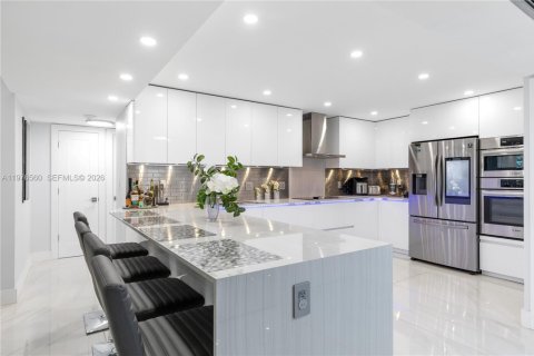 Condominio en venta en Hallandale Beach, Florida, 2 dormitorios, 146.79 m2 № 2040527 - foto 12