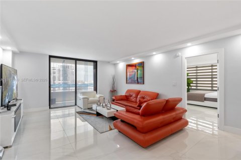 Condominio en venta en Hallandale Beach, Florida, 2 dormitorios, 146.79 m2 № 2040527 - foto 9