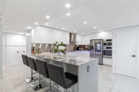 Condominio en venta en Hallandale Beach, Florida, 2 dormitorios, 146.79 m2 № 2040527 - foto 13