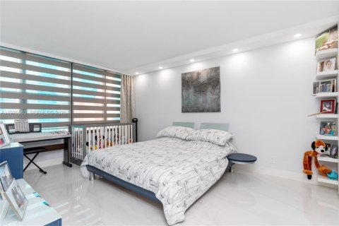 Condominio en venta en Hallandale Beach, Florida, 2 dormitorios, 146.79 m2 № 2040527 - foto 27