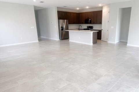 House in Port St. Lucie, Florida 3 bedrooms, 206.61 sq.m. № 2401251 - photo 5