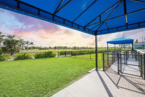 House in Port St. Lucie, Florida 3 bedrooms, 206.61 sq.m. № 2401251 - photo 21