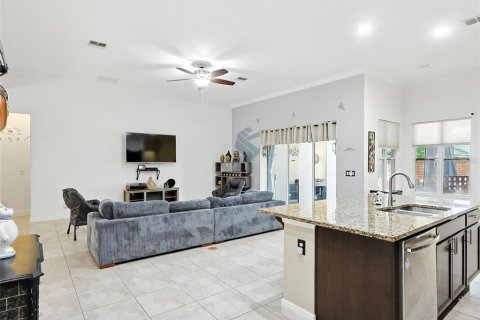 House in Apopka, Florida 4 bedrooms, 282.33 sq.m. № 1824033 - photo 14