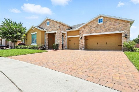 House in Apopka, Florida 4 bedrooms, 282.33 sq.m. № 1824033 - photo 3