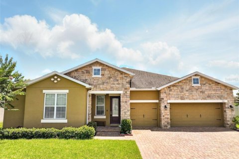 House in Apopka, Florida 4 bedrooms, 282.33 sq.m. № 1824033 - photo 2
