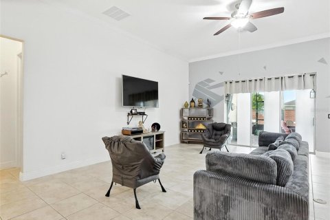 House in Apopka, Florida 4 bedrooms, 282.33 sq.m. № 1824033 - photo 13