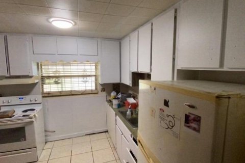 House in Fort Pierce, Florida 2 bedrooms, 72.09 sq.m. № 1209145 - photo 1