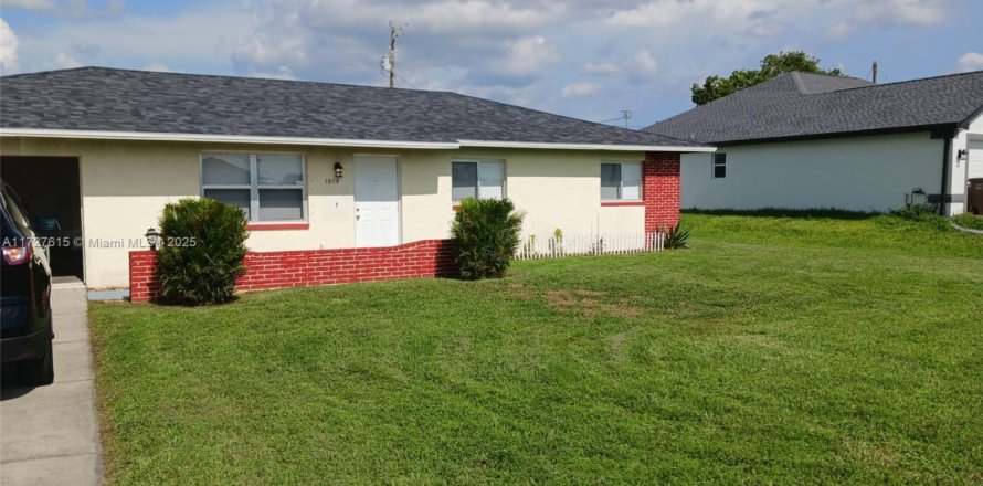 Casa en Cape Coral, Florida 3 dormitorios, 106.65 m2 № 1936400