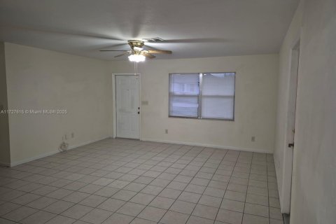 Casa en venta en Cape Coral, Florida, 3 dormitorios, 106.65 m2 № 1936400 - foto 8