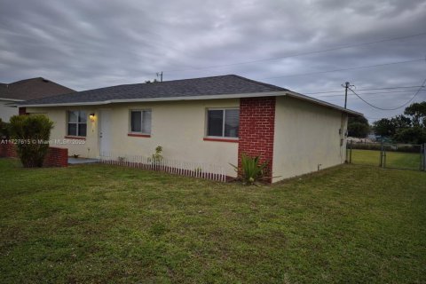 Casa en venta en Cape Coral, Florida, 3 dormitorios, 106.65 m2 № 1936400 - foto 12
