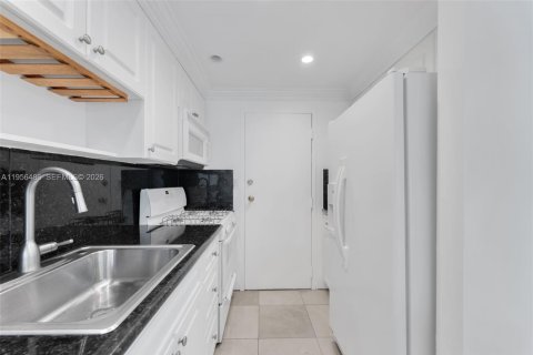 Condominio en alquiler en Coral Gables, Florida, 1 dormitorio, 78.04 m2 № 2010406 - foto 13