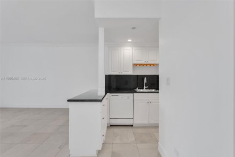 Condominio en alquiler en Coral Gables, Florida, 1 dormitorio, 78.04 m2 № 2010406 - foto 12