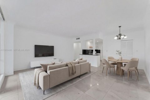 Condominio en alquiler en Coral Gables, Florida, 1 dormitorio, 78.04 m2 № 2010406 - foto 7